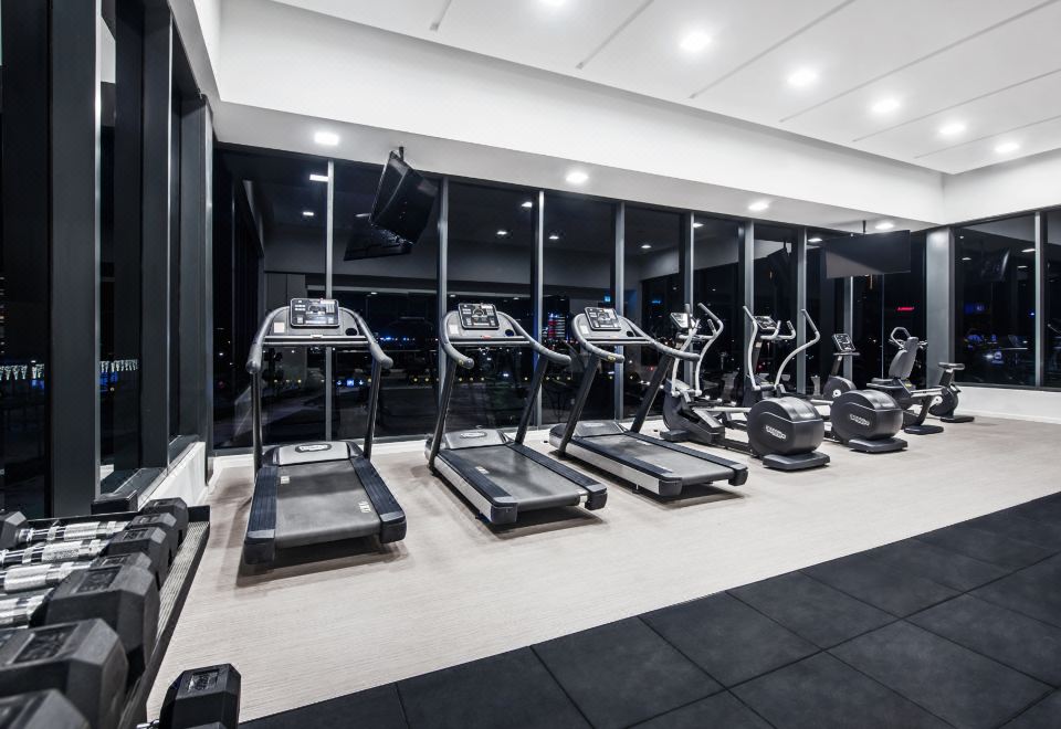 선웨이 호텔 빅 박스 내부의 깔끔하고 현대적인 레스토랑 공간