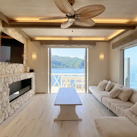 "COVE KAWANA" Shabby Chic Izu Ocean Front Villa