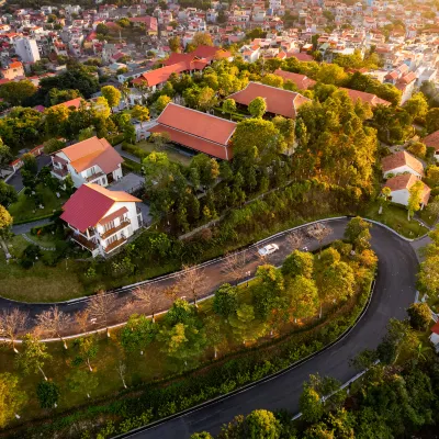 Senna Wellness Retreat Hotels near Đồi Búp Lê