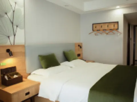 GreenTree Inn Express Hotel (Haikou Haixiu Middle Road Bangbaihui City Branch) Hotels near Jinniuling Park