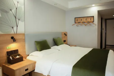 GreenTree Inn Express Hotel (Haikou Haixiu Middle Road Bangbaihui City Branch)