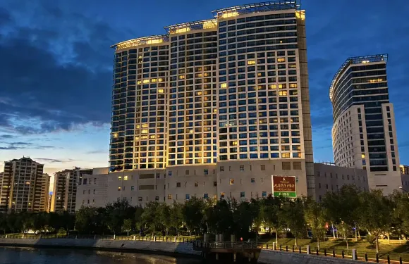 威海九龍晟大酒店（高鐵站韓樂坊店）