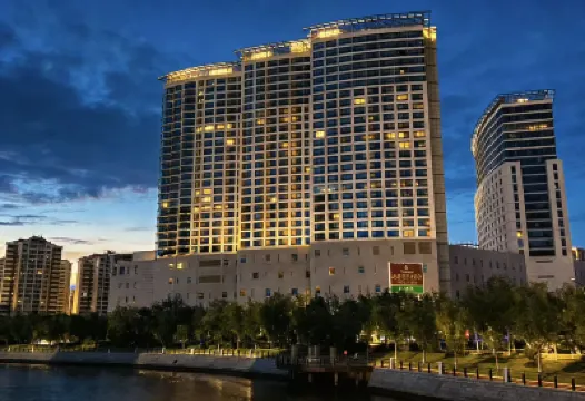 威海九龍晟大酒店（高鐵站韓樂坊店） 鄰近威海華夏城的酒店