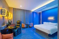 Weiying · E-sports Movie Hotel (Mengzi Nanhu Park Xintiandi Pedestrian Street) - Esports