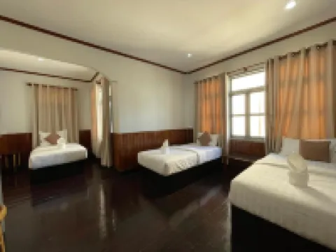 Savan Villa Hotel 沙灣拿吉酒店