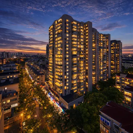 Elong Me Anlai Hotel (Shanghai Global Harbor Meiling North Road Subway Station)