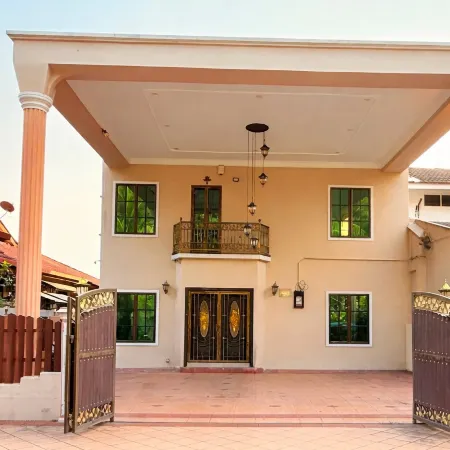 Megrram Homestay Ipoh Отели рядом с достопримечательностью «Тематический парк MAPS Perak»