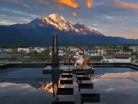 Amanjing • Rizhao Jinshan • Snow Peak | Yunjing Panoramic Manor (Baisha Old Town) Hotels in Yulong