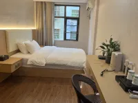 Shiqian Qianyueju Business Hotel - 주차장
