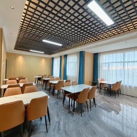 Jiuzhou International Hotel (Manzhouli Zhongsu Pedestrian Street)