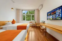 Youduoduo Hotel (North Gate of Colorful Danxia Scenic Area)