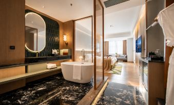 Jiangmen LOFEI Luofei Design Hotel (XinhuI Mingyuan Xintiandi Plaza)