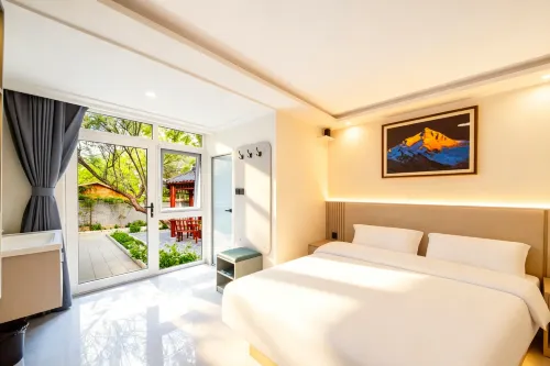 Xiongxian Fuchuntang Homestay (Xiongzhou Road) - parking