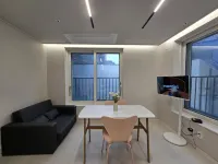 Apartment in Songpa near Lotte World, Jamsil, and Seokchon - pet friendly