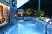 Yun Zizai · Azure Tea Mountain Creek House · Mountain Wild Swimming Pool Homestay - Romantic