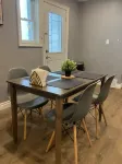 Walk to Parliament Unit W/FreeParking - Homestays