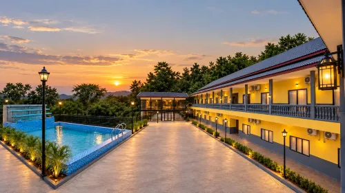 Luang Prabang Sacred Buddha Hotel Free transfer (book 1 day ahead), near Luang Prabang Old Town - parkir