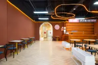 Pomegranate Dream Hostel (Guangzhou Taigucang Fenghuang Xincun Subway Station) - Bar