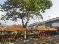 Ordinary Holiday Hotel (Guandijiamiao Ordinary Street)