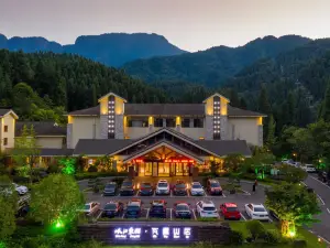 HongYa Minjiang Donghu Wawu Mountain Hot Spring Resort Hotel