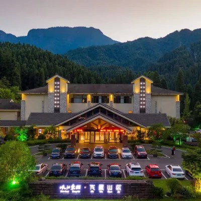 Minjiang East Lake · Wawu Mountain Resort Hotels near Wawu Mountain Giant Panda National Park Museum