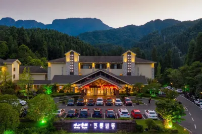 HongYa Minjiang Donghu Wawu Mountain Hot Spring Resort Hotel