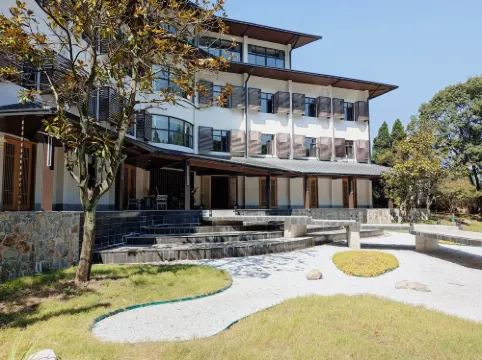 Ezhou Shileyuan Huaxi Homestay