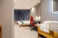 Xingyun E-sports Theme Hotel (South Market Branch)
