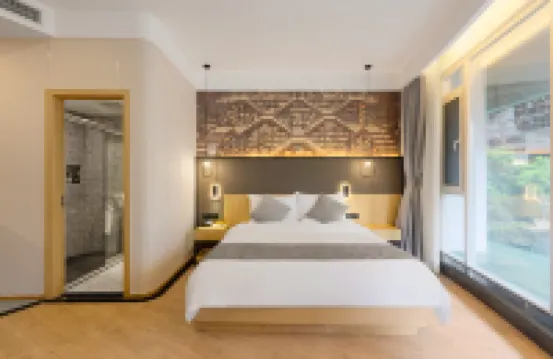 Wanyi Hotel (Chongqing Jiefangbei Pedestrian Street Hongyadong Branch)