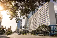 M Social Auckland Hotel dekat Northcross Church