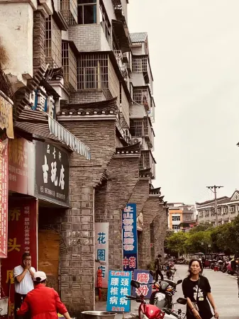 Dongcheng Business Hotel, Wugang Отели в г. Уган