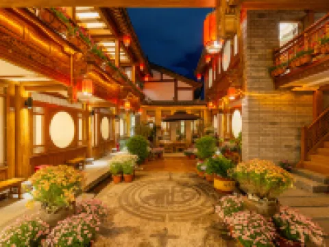 ชิเล่ย์ฮ็อตสปริง ฟลาวเวอร์ไซด์แบรนด์ โรงแรมดีไซเนอร์เมอร์เคียว โรงแรมในลี่เจียง