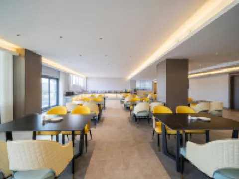 Vienna International Hotel (Qujing Yulong Branch)