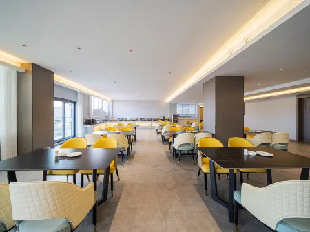 Vienna International Hotel (Qujing Yulong Branch) Отели рядом с достопримечательностью «Qujing Bund Cultural Tourism Scenic Area»