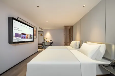 Nanchang Bayi Square Provincial TV Station Atour Hotel