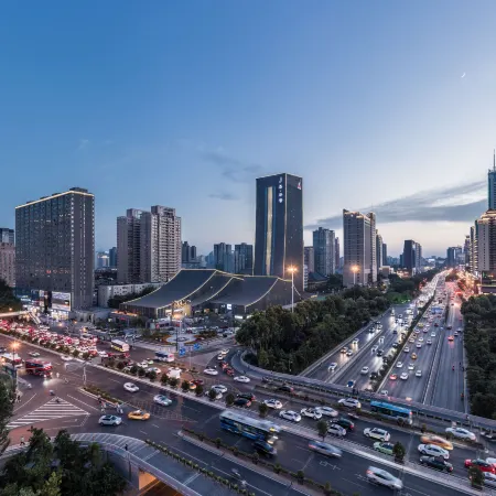 Jue Vu Hotel Отели рядом с достопримечательностью «Станция метро Xiaozhai»