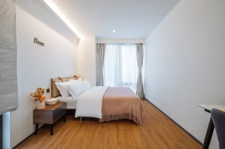 Ketangxuan Hotel (Shanghai Railway Station Baoshan Road Subway Station) Отели рядом с достопримечательностью «CPC Jiangsu Provincial Committee Former Site (West Gate)»