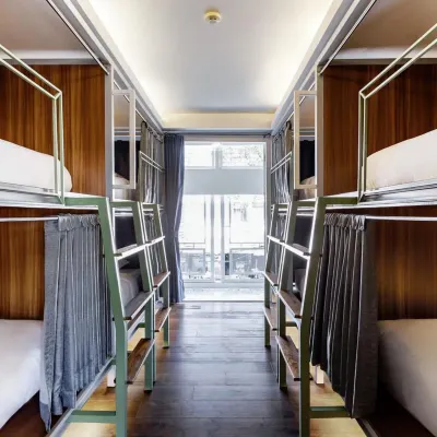Khunluang Hostel Hotels near Sunday Walking Street