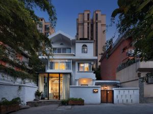 Non-resident Art House Urban Villa (Chengdu Dufu Caotang Longzhuyan Subway Entrance)