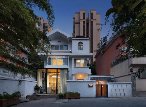 Non-resident Art House Urban Villa (Chengdu Dufu Caotang Longzhuyan Subway Entrance)