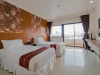 Forum Park Hotel Hotels near Yan Nawa