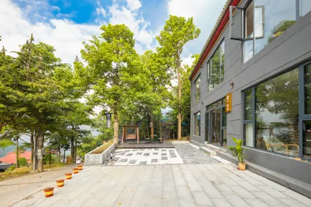 Floral Hotel · Lushan Yue Yao Hotel (Lushan Mountain XiaoTianchi Branch) Отели рядом с достопримечательностью «Haihuizhen»