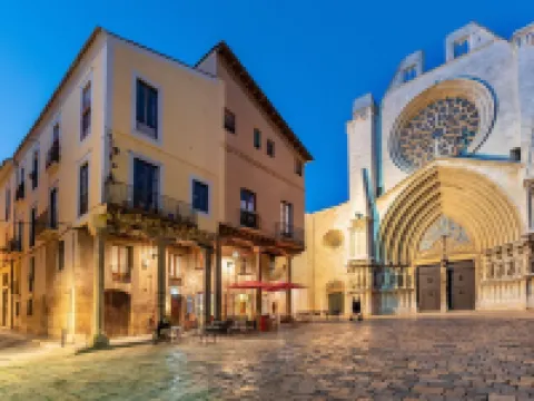 塔拉戈納論壇飯店 塔拉戈納水渠附近的飯店