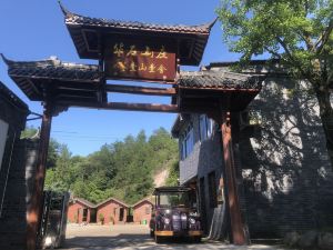 Xiandu Huashi Mountain Villa