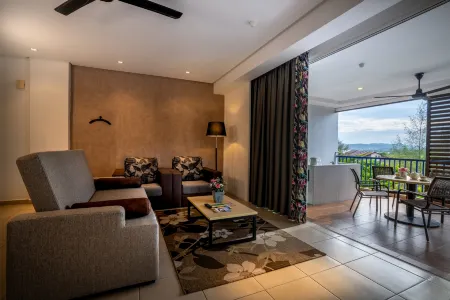 Dayang Bay Resort Langkawi Отели рядом с достопримечательностью «Wat Koh Wanararm Langkawi»