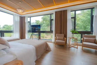 Rao's Manor B&B (Wudang Mountain Scenic Area Ticket Office Store) Hotels near Lvsongshi Daojian Local Special Products