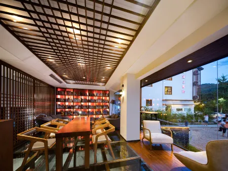 Beian Qingshe Holiday Inn (Zhangjiajie Wulingyuan Forest Park Branch)