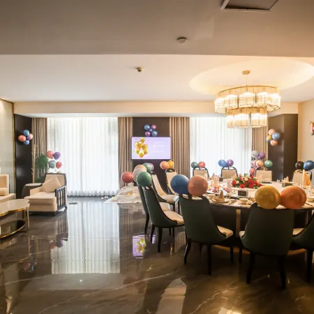 XunXianHuajing International Hotel ( Ancient City West Gate)