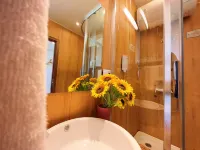 Yulong Shahu Container Hot Spring Hotel Hotel di 