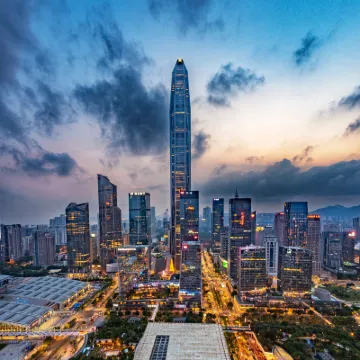 朗華影音·高空雲端城景｜City·View逸居（深圳福田會展中心店） 深圳平安金融中心雲際觀光層附近的飯店
